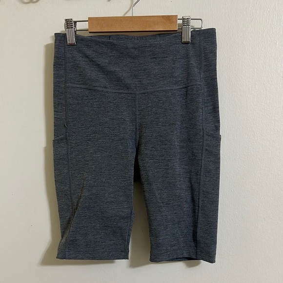 EUC Athleta Ultimate Stash Pocket 9” Biker Short Gray Small - Picture 1 of 6